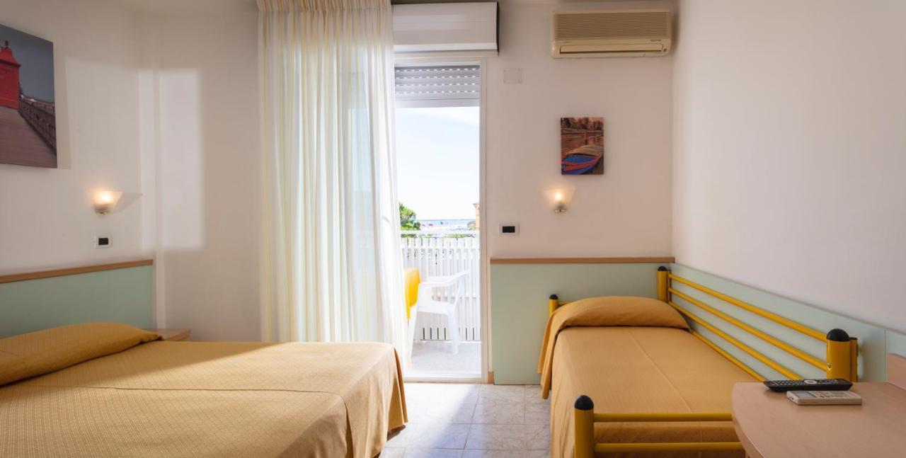 Hotel Pelikan Lignano Sabbiadoro Ngoại thất bức ảnh