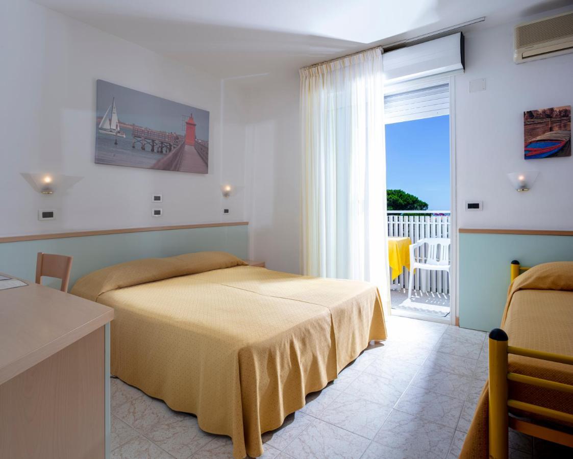 Hotel Pelikan Lignano Sabbiadoro Ngoại thất bức ảnh