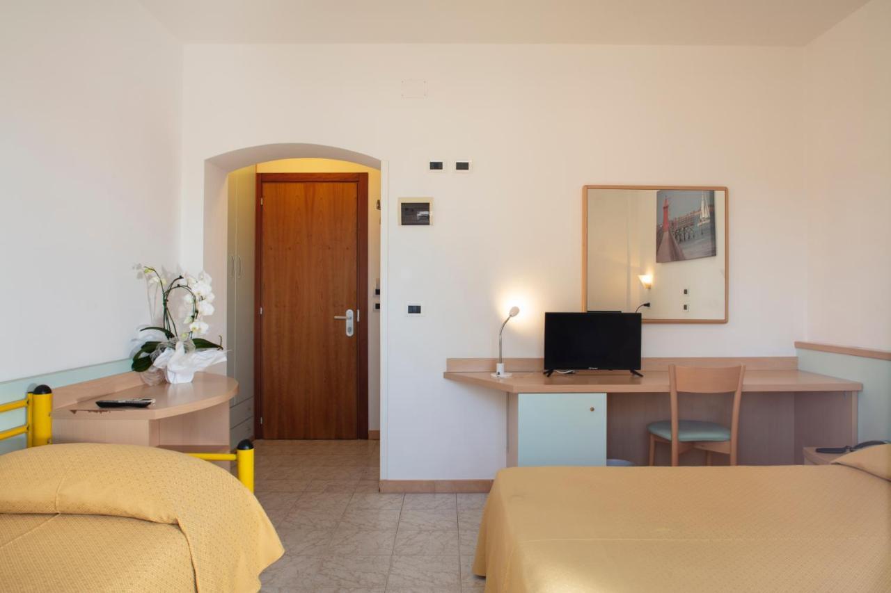 Hotel Pelikan Lignano Sabbiadoro Ngoại thất bức ảnh