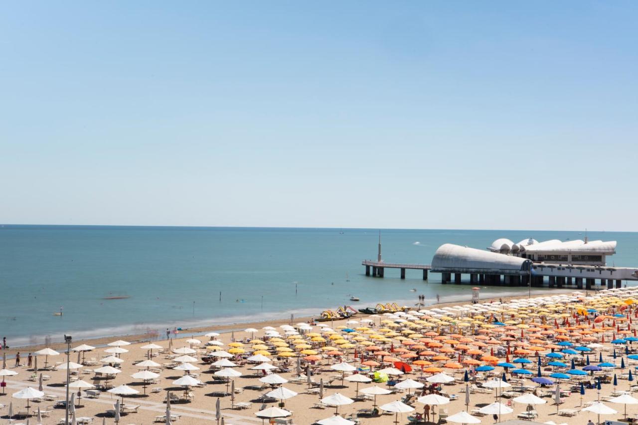 Hotel Pelikan Lignano Sabbiadoro Ngoại thất bức ảnh