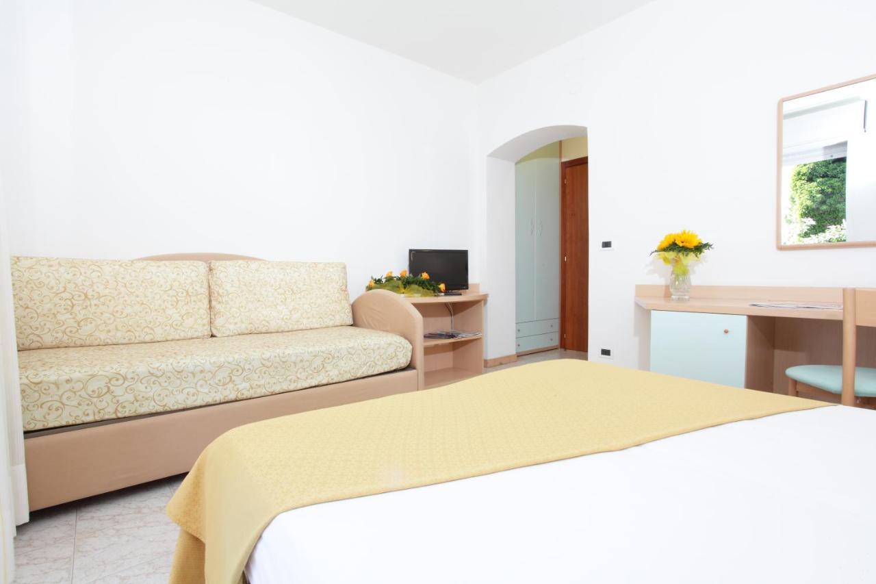 Hotel Pelikan Lignano Sabbiadoro Ngoại thất bức ảnh