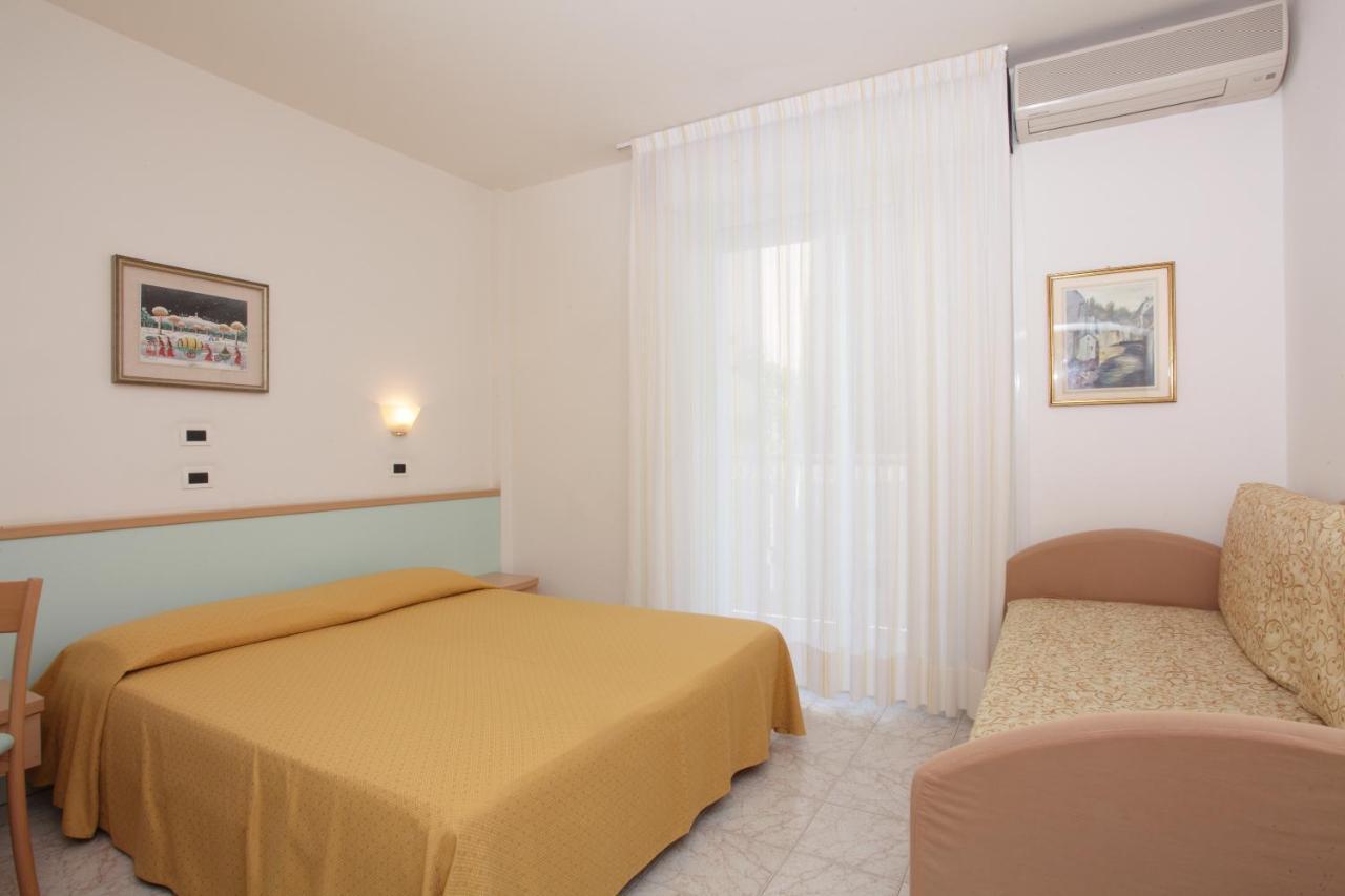 Hotel Pelikan Lignano Sabbiadoro Ngoại thất bức ảnh