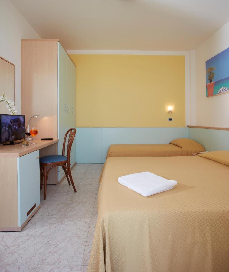Hotel Pelikan Lignano Sabbiadoro Ngoại thất bức ảnh