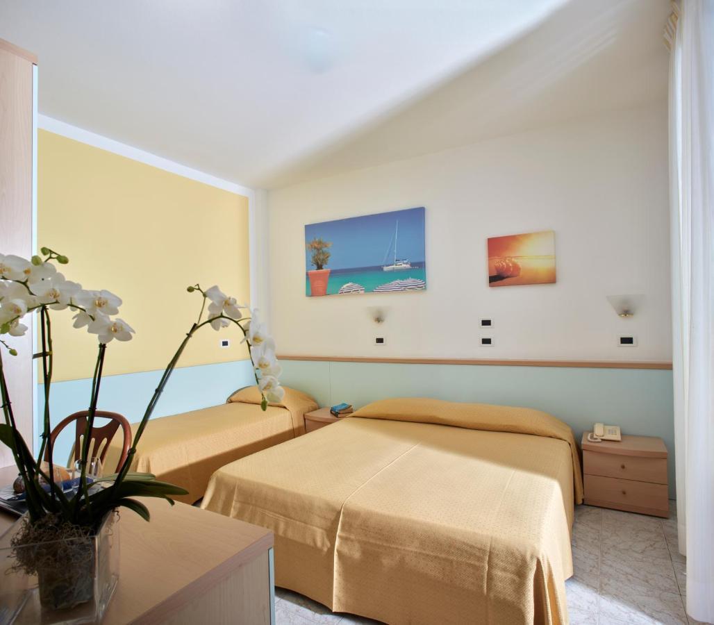 Hotel Pelikan Lignano Sabbiadoro Ngoại thất bức ảnh