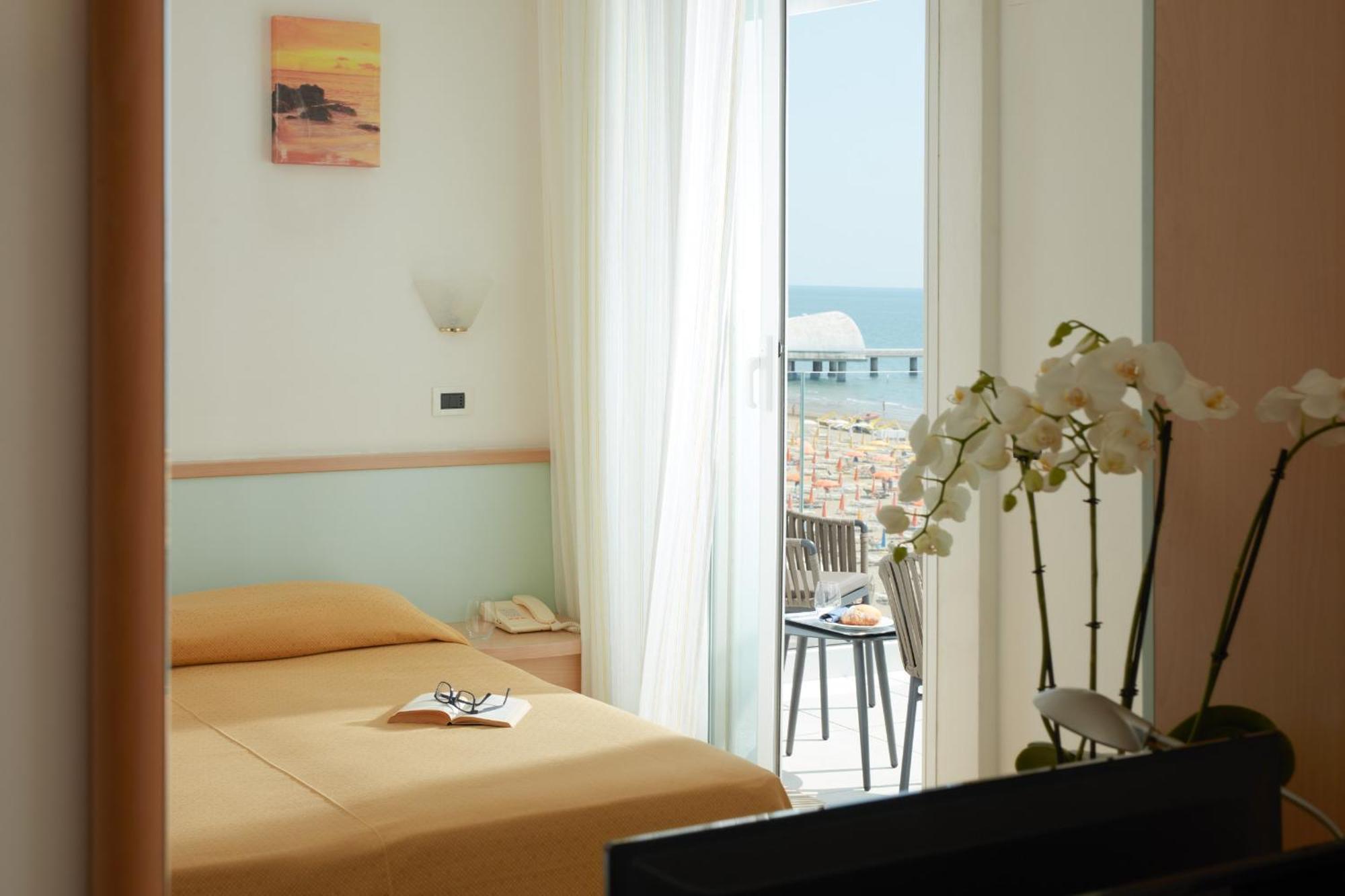 Hotel Pelikan Lignano Sabbiadoro Ngoại thất bức ảnh