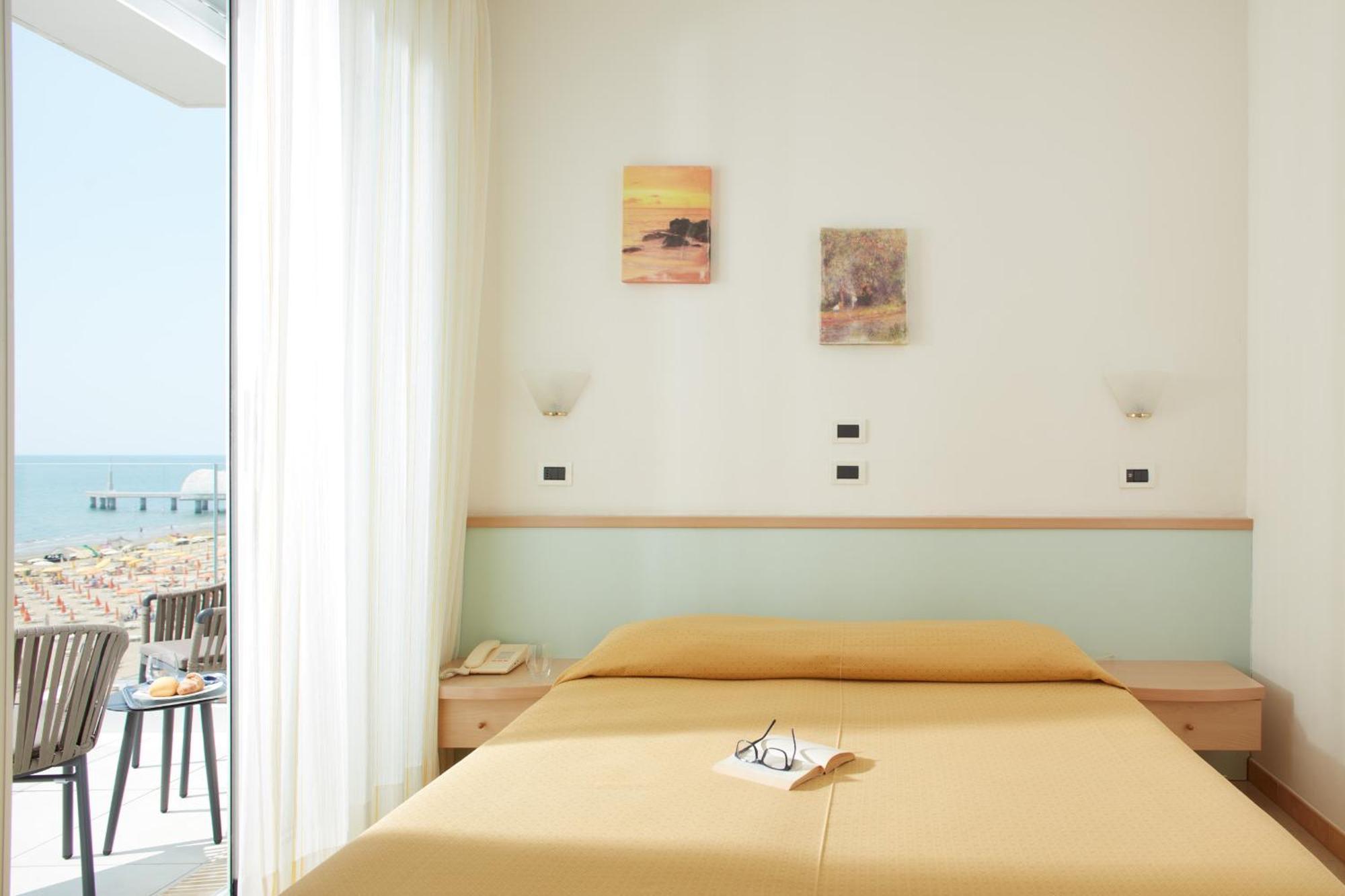 Hotel Pelikan Lignano Sabbiadoro Ngoại thất bức ảnh