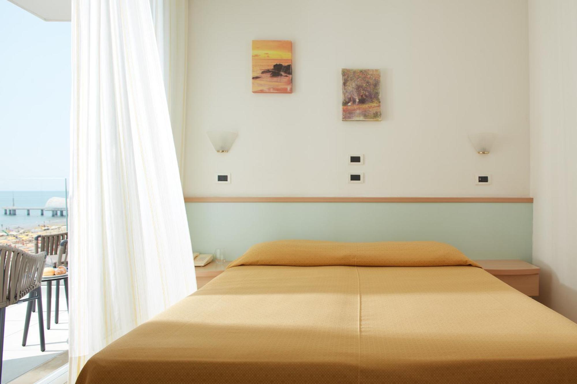 Hotel Pelikan Lignano Sabbiadoro Ngoại thất bức ảnh