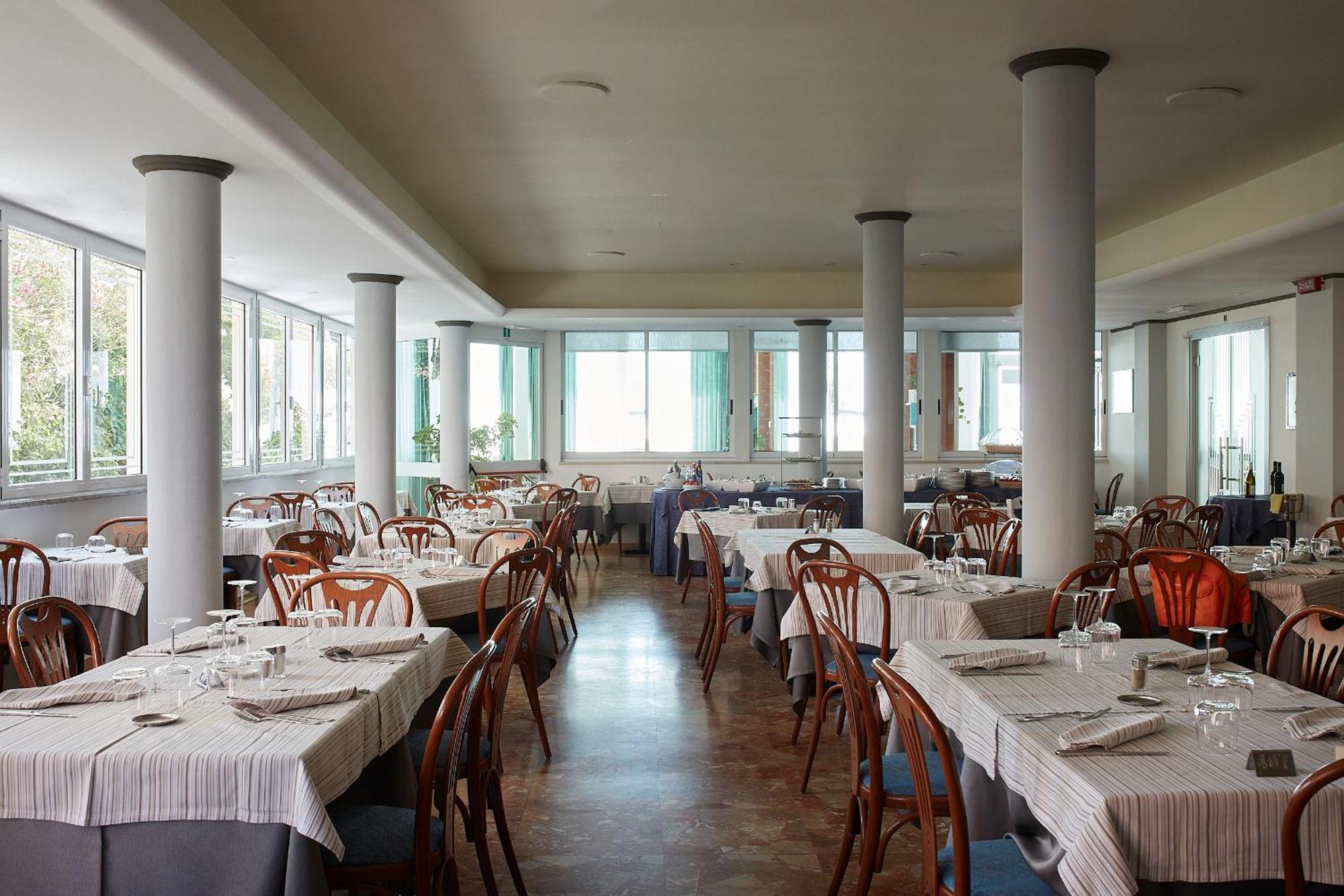 Hotel Pelikan Lignano Sabbiadoro Ngoại thất bức ảnh