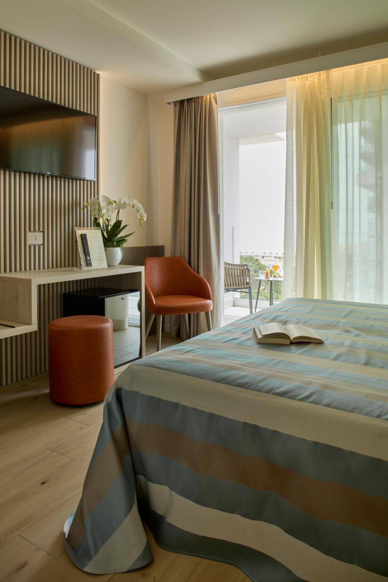 Hotel Pelikan Lignano Sabbiadoro Ngoại thất bức ảnh